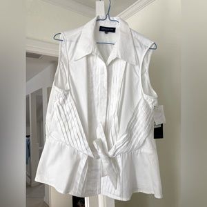 Jones New York. Button sleeveless shirt. Pleat detail. Front tie. Size XL. NWT